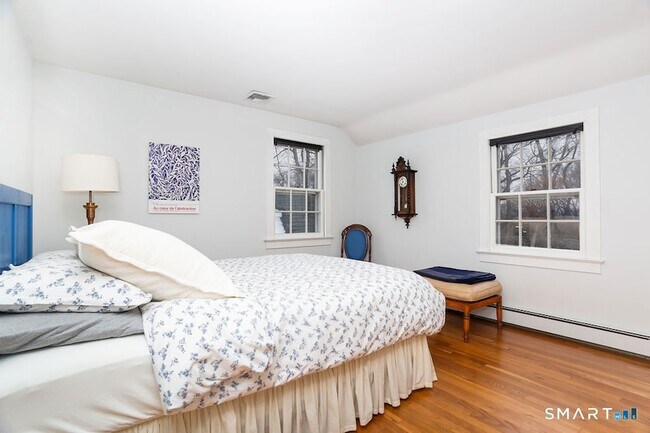 Building Photo - 5 Tall Trees Dr