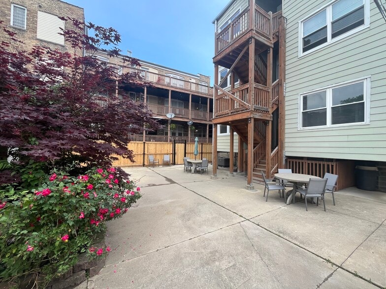 Building Photo - 4048 N Richmond St
