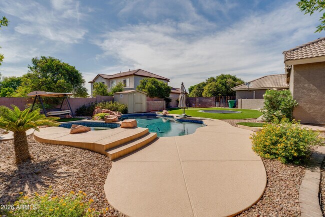 Building Photo - 4335 E Fox Cir
