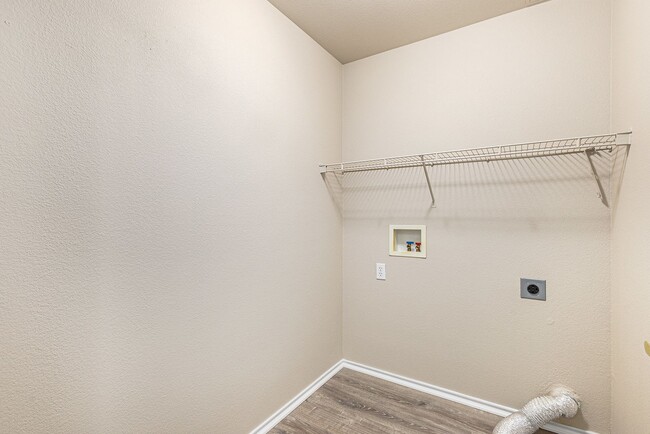 Building Photo - 2 bedroom Condo ,Gated community  Hillsbor...