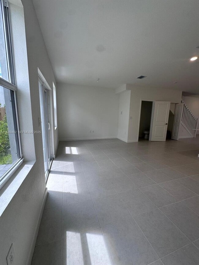 Building Photo - 1183 NW 1st Ter