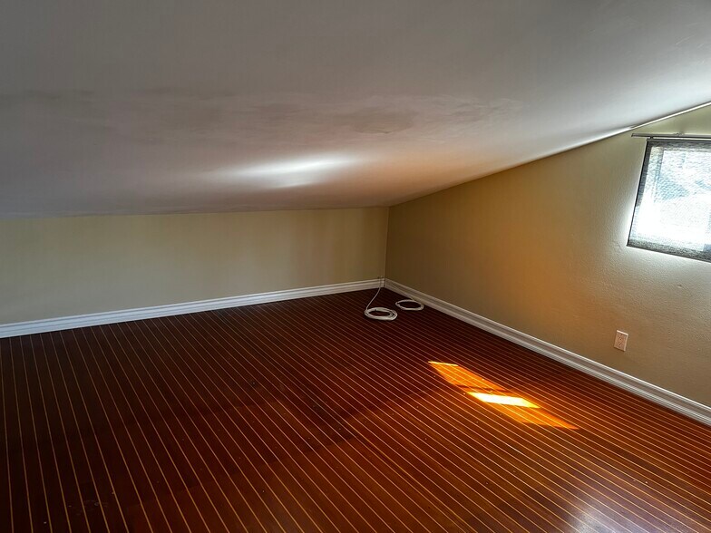 Loft room - 1731 Harriman Ln