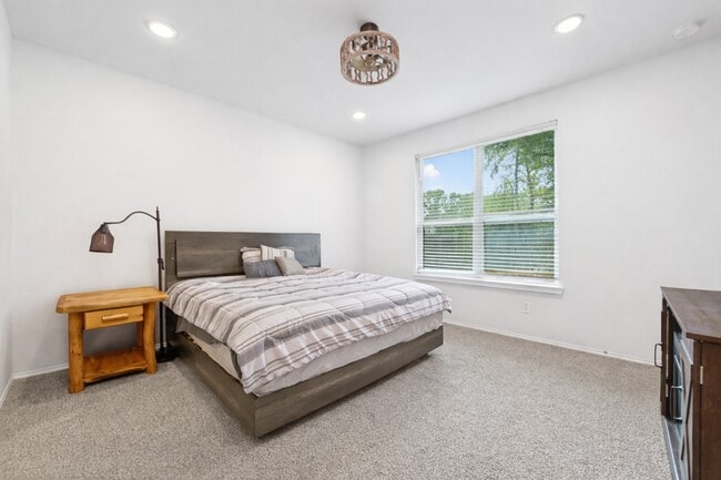 Building Photo - 804 Pearl River