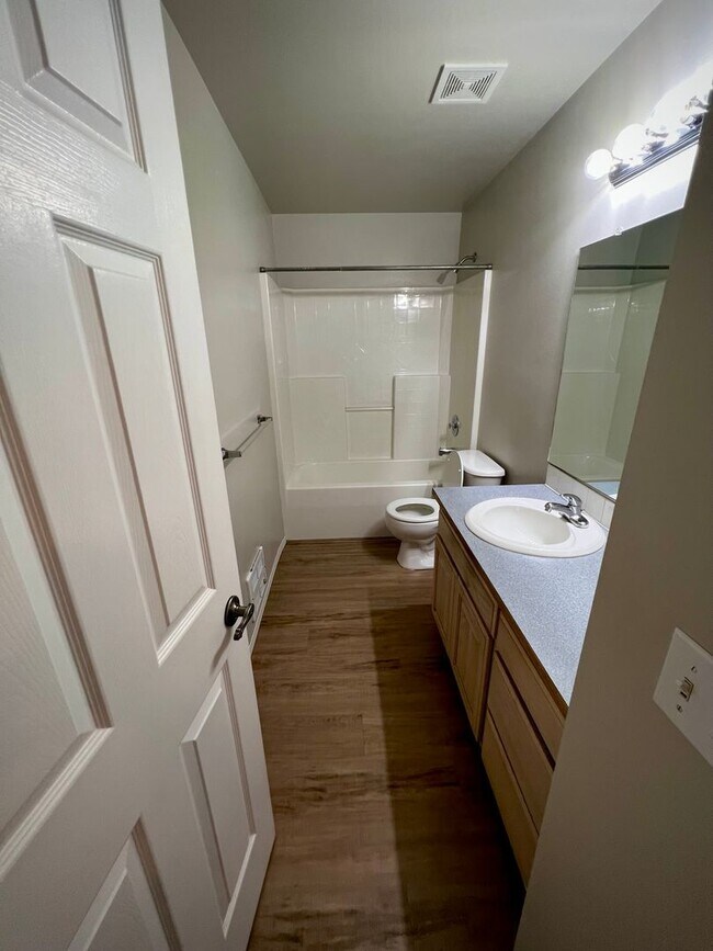 Building Photo - 1008-1010 E. Ermina