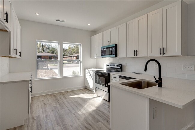 Building Photo - Brand New 3BR/2BA Home for Rent – Modern C...