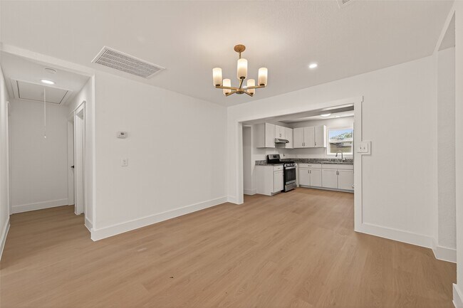 Building Photo - 3209 McCrarey Dr