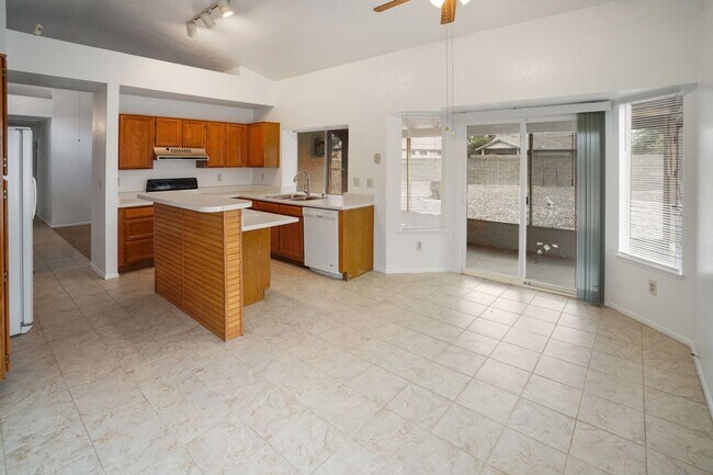 Building Photo - Southwest Area -3 bedroom, 2 bath Home wit...