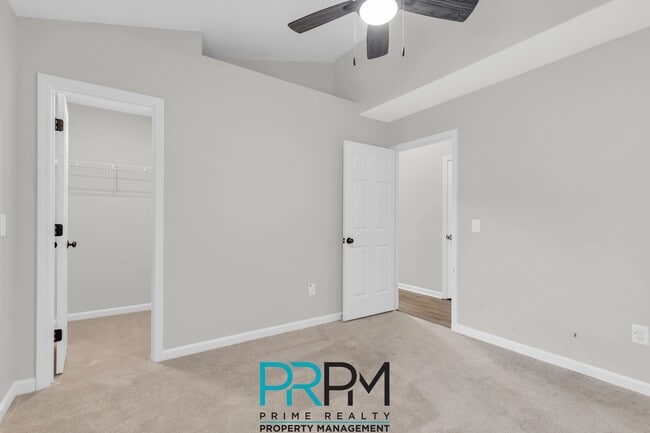 Building Photo - 244 Oak Valley Dr