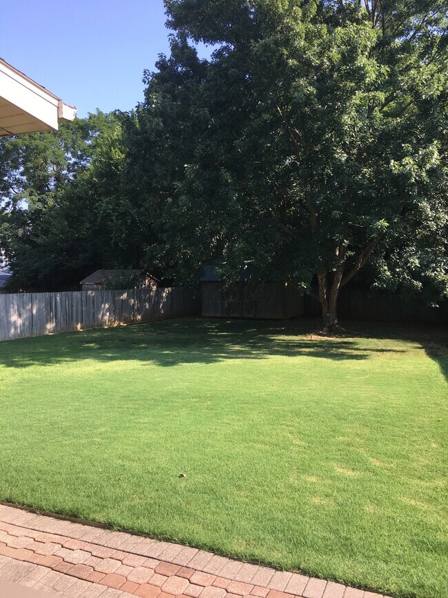 Building Photo - BEAUTIFUL HOME IN GREAT LOCATION!