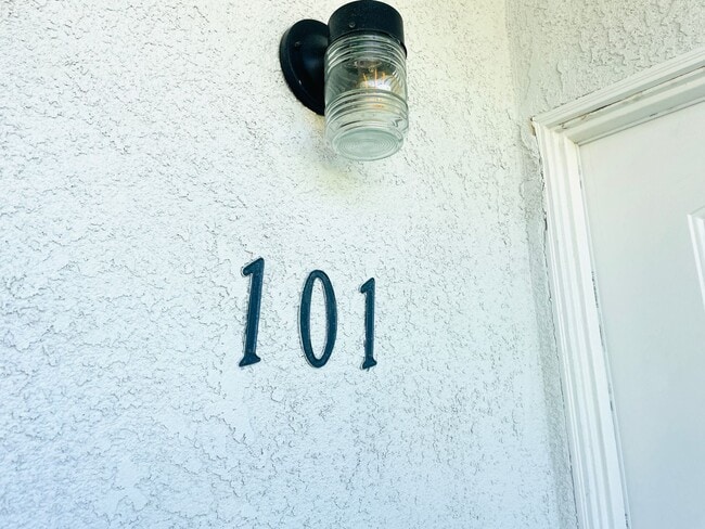 Building Photo - July Month's Rent $1000 Discount-Beautifully Upgraded 2 Bedroom Apartment For Rent!