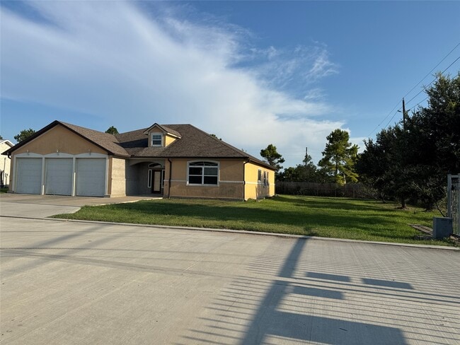Building Photo - 4123 Old Chocolate Bayou Rd