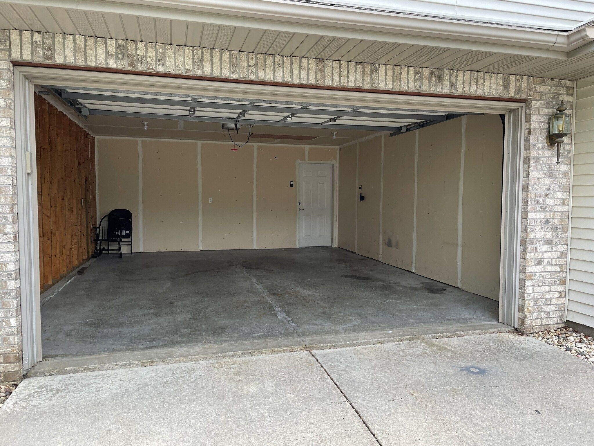 Garage - 2956 Kentville Dr
