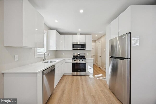 Building Photo - 118 Bartram Ave