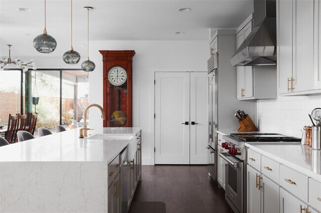 Building Photo - 4420 Mt Vernon Dr