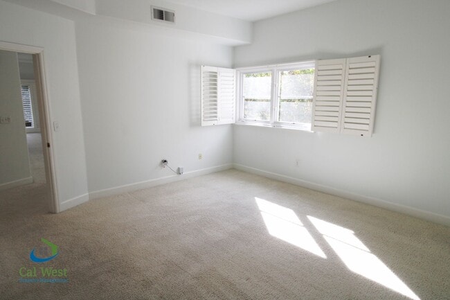 Building Photo - $5,295 - Elegant 3br / 2ba Condo in 55+ Lo...