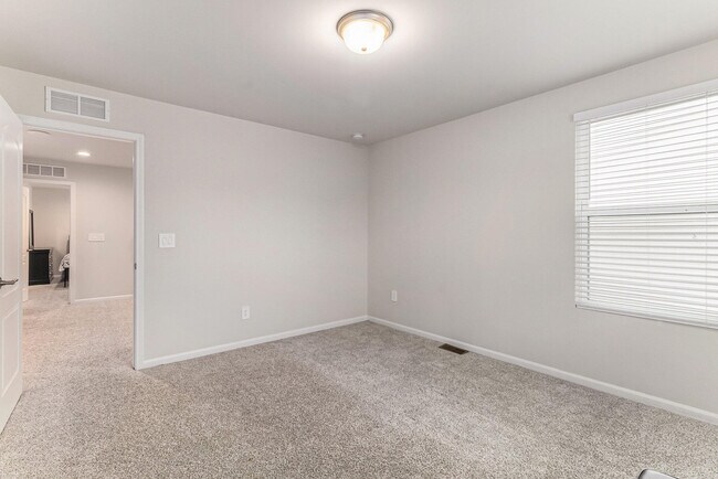 Building Photo - 2853 Dillon Dr