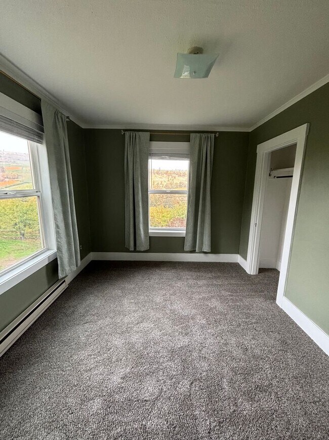 Building Photo - Beautiful views of Mt. Hood!