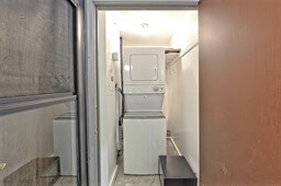 Building Photo - 2 Marigold Dr