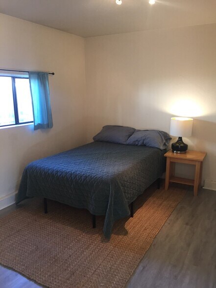 bedroom 1 - 404 W Alder St