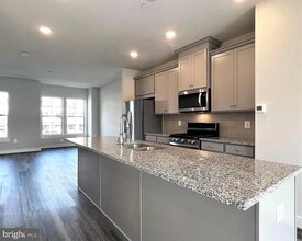 Building Photo - 1207 Vermeer Ave