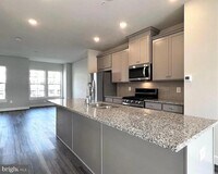 Building Photo - 1207 Vermeer Ave