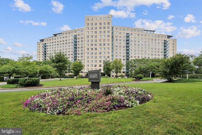 Building Photo - 10401 Grosvenor Pl