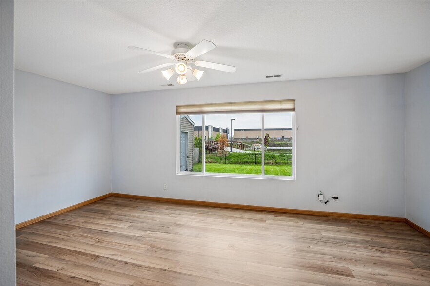 Building Photo - 505 SE Crabapple Dr