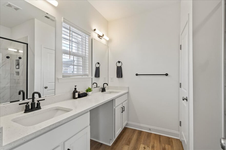 Building Photo - 8530 Steele Creek Pl Dr