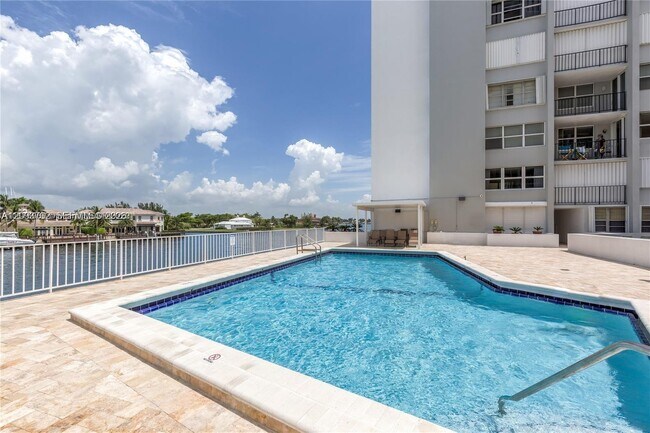 Building Photo - 1400 S Ocean Dr