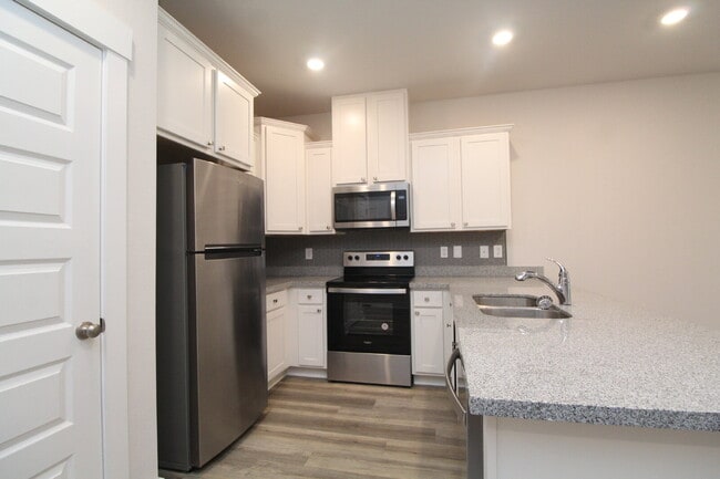 Building Photo - Nature Creek 3BD Townhome w/ Garage, Pool ...