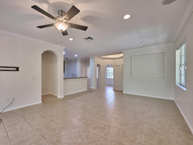 Building Photo - 6436 Bella Cir