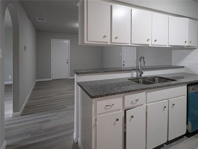 Building Photo - 3153 Baybrook Dr