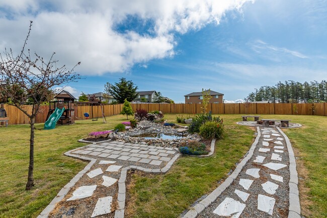 Building Photo - 4 Bedroom House in Gated Community
