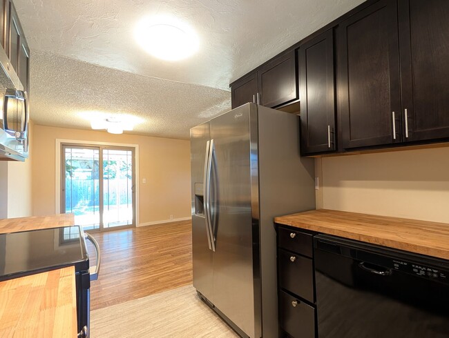 Building Photo - Nice 4-Bedroom, 2-Bath Home Located In Wes...