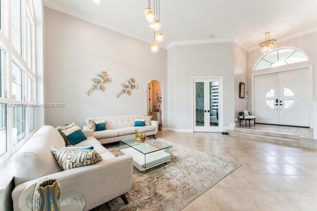 Building Photo - 2708 Meadowood Dr
