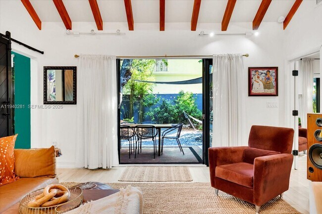 Building Photo - 8225 NE 8th Ct