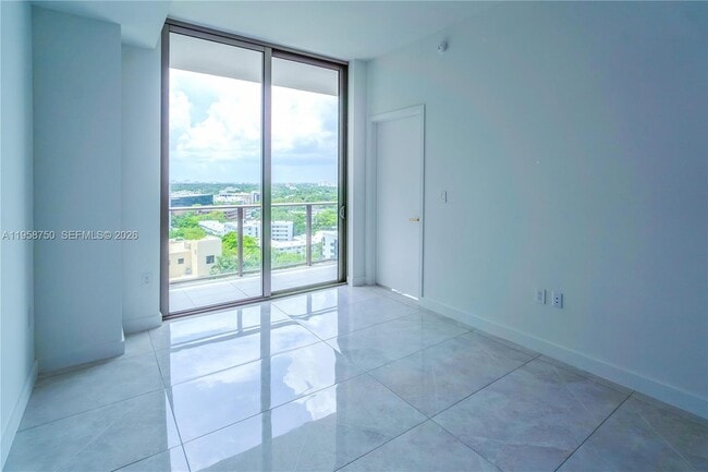 Building Photo - 2678 Tigertail Ave