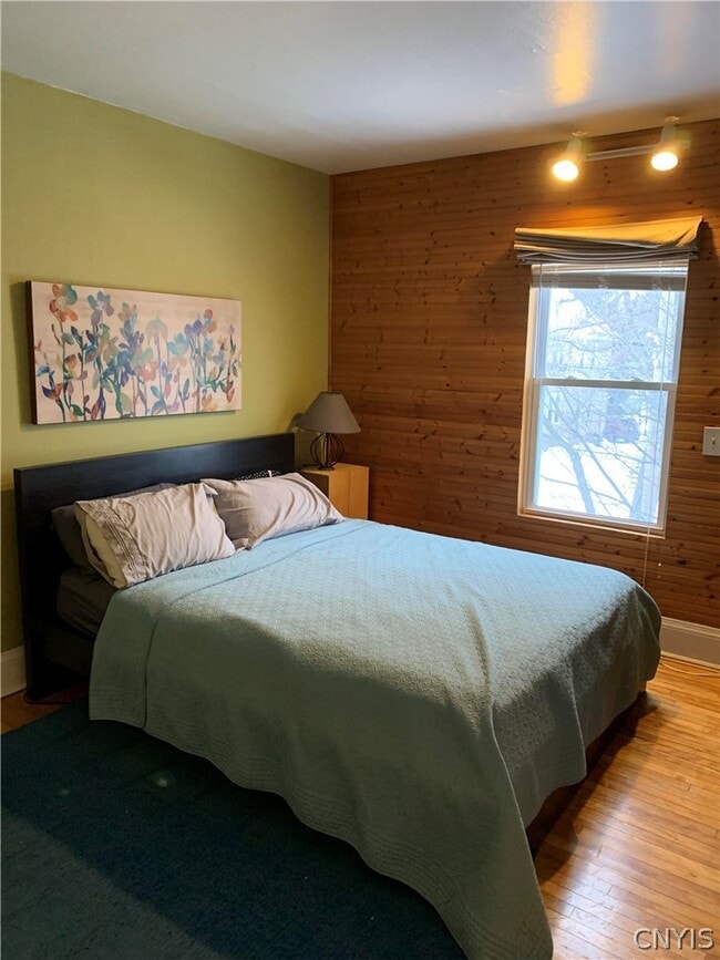 Building Photo - 327 Tennyson Ave