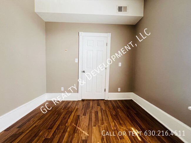 Building Photo - 6607 S Ellis-Unit 2