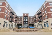 Building Photo - 10 N Lake St