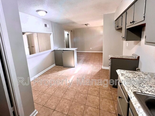 Building Photo - 609 Semple Ave