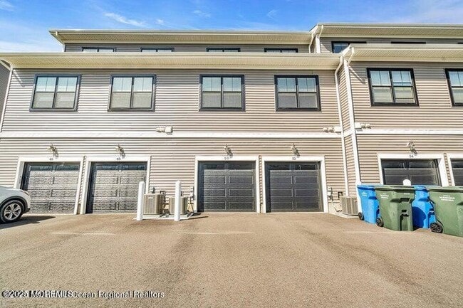 Building Photo - 50 Midway Rd S