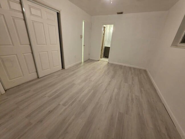 Building Photo - 2 bedroom in Miami FL 33161
