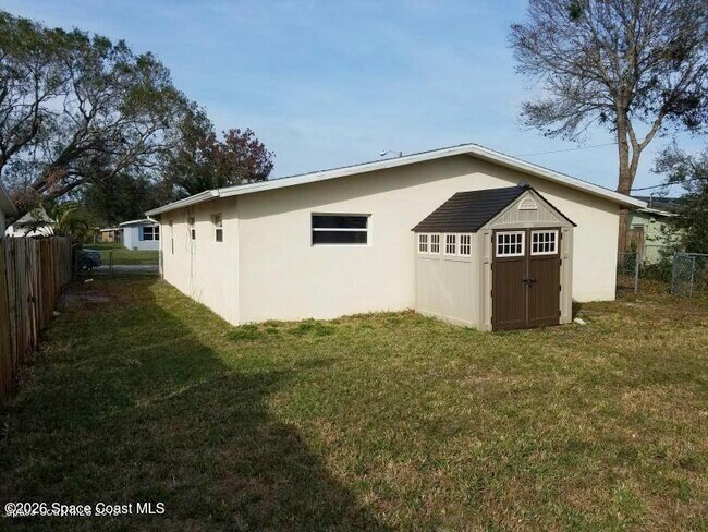Building Photo - 2559 Locksley Rd