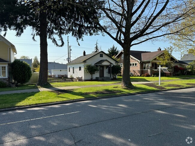 Building Photo - 2128 McDougall Ave