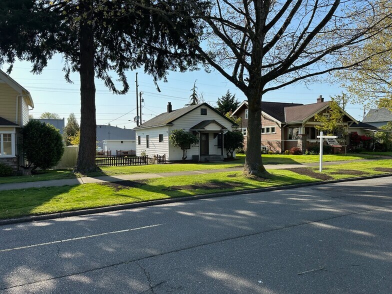 Building Photo - 2128 McDougall Ave