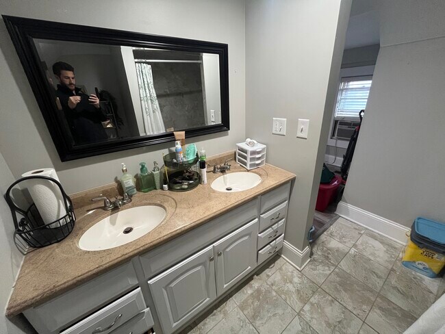 Building Photo - 33 Hamilton Park