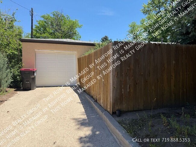 Building Photo - 1220 E San Rafael St