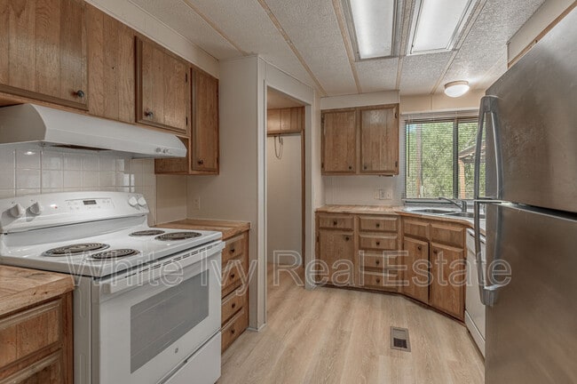 Building Photo - 30 Allen Rd