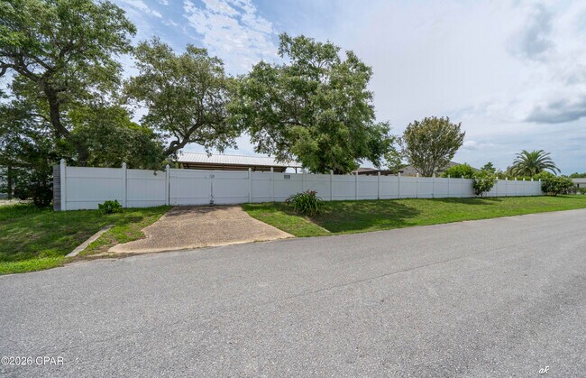 Building Photo - 420 Water Oak Cir